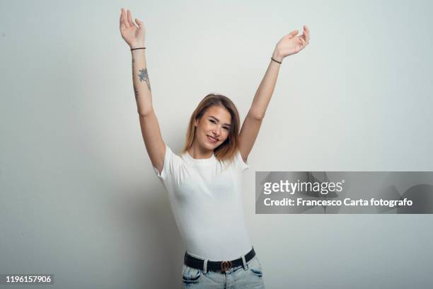 woman with arms outstretched - braccia alzate foto e immagini stock