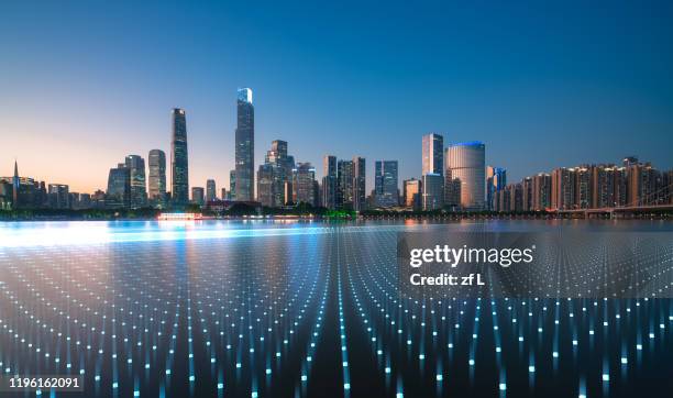 藍色網格線的城市天際線 - smart city concept foto e immagini stock