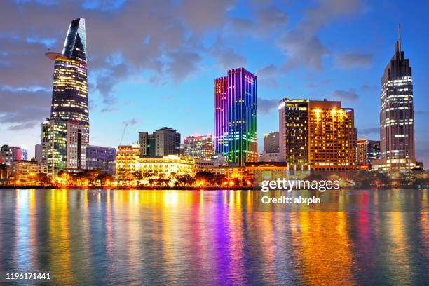 skyline de la ciudad de ho chi minh - saigon river fotografías e imágenes de stock