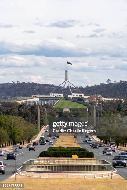 australian parliament house from commonwealth avenue - parliament house canberra 個照片及圖片檔