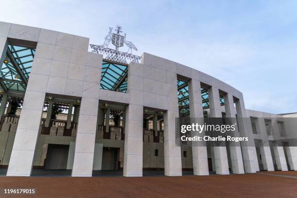 australian parliament house exterior close-up - australian government stockfoto's en -beelden
