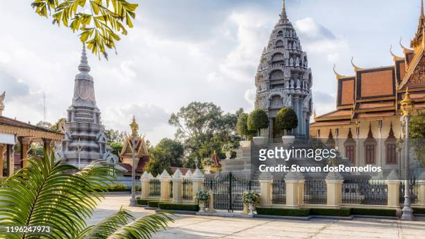 temples in the royal palace - phnom penh stock-fotos und bilder