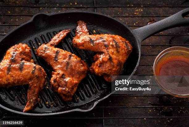 barbecue grilled chicken wings in a griddle - bbq chicken wings stock pictures, royalty-free photos & images