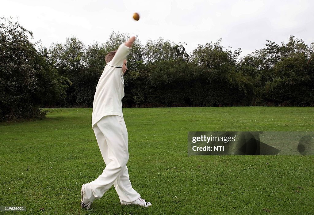 Amazing young cricketer has no arms