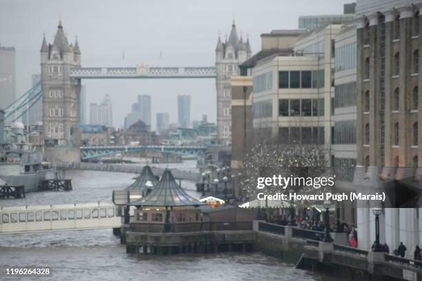 tower bridge atmospheric cityscape - hms victory stock pictures, royalty-free photos & images