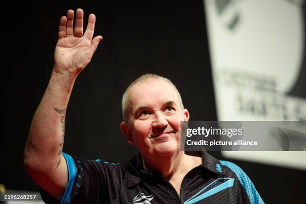 January 2020, Schleswig-Holstein, Kiel: Sixteen-time world champion Phil Taylor will be waving to his fans on stage during the Baltic Darts Gala in...