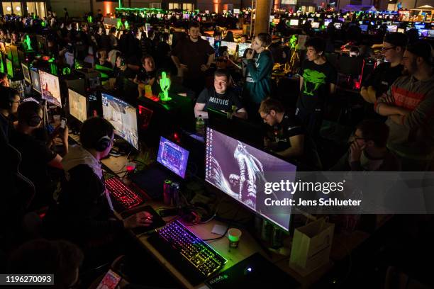 Computer Games Party Virtual Party Games Photos and Premium High Res Pictures - Getty Images