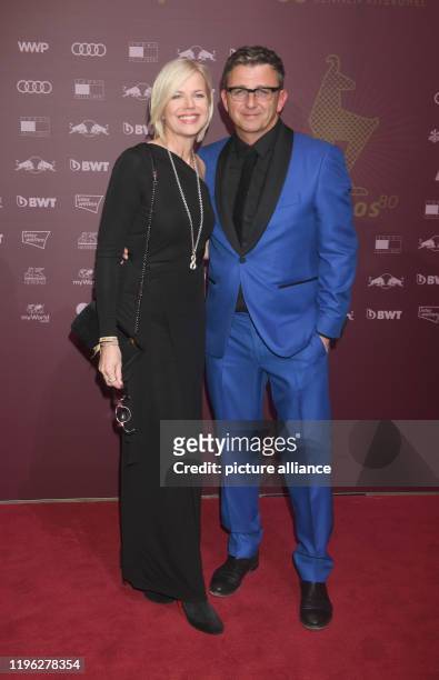 January 2020, Austria, Kitzbühel: Hans Sigl, actor, and his wife Susanne Kemmler come to the Kitz Race Party 2020, which took place on the evening of...