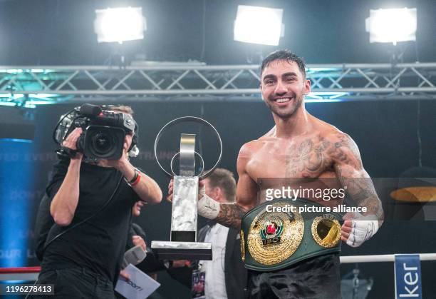 January 2020, Hamburg: Boxing: Professionals, International fight evening at Universum Gym. Artem Harutyunyan from Germany cheers after his victory...