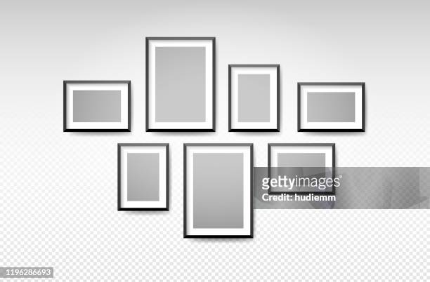 vektor schwarzen bilderrahmen setzen auf wand hintergrund - bilderrahmen stock-grafiken, -clipart, -cartoons und -symbole