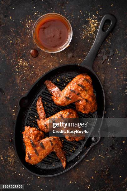 barbecue grilled chicken wings in a griddle - bbq chicken stock pictures, royalty-free photos & images