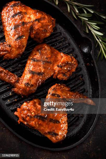 barbecue grilled chicken wings in a griddle - bbq chicken wings stock pictures, royalty-free photos & images