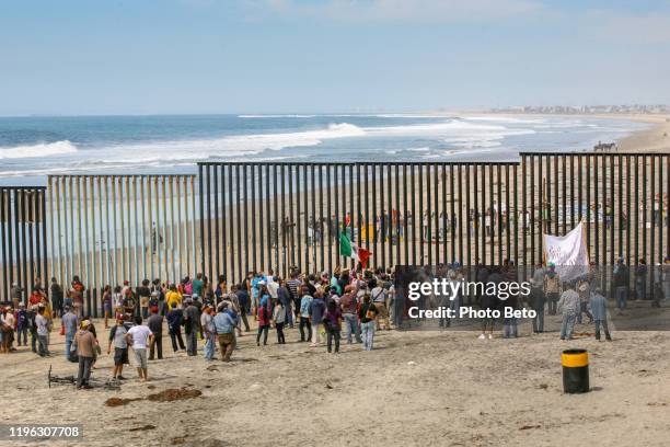 墨西哥和美國邊境上的移民和工人 - 難民 個照片及圖片檔