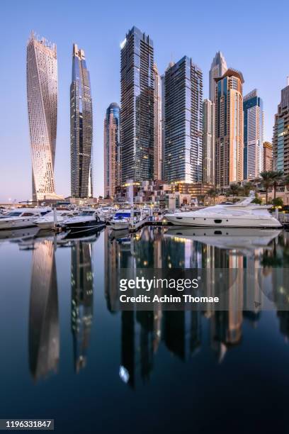 dubai marina skyline von unten; united arab emirates - dubai water canal stock pictures, royalty-free photos & images