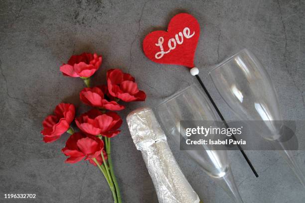 valentine's gift bundle - champange bottle and valentines day stock pictures, royalty-free photos & images