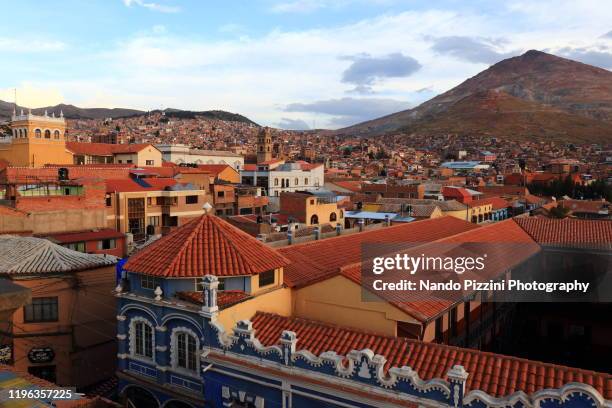 cerro rico of potosì - potosí ciudad fotografías e imágenes de stock