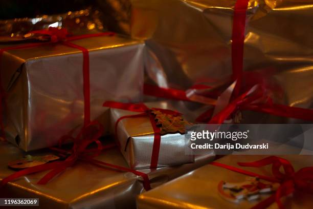 christmas presents under the tree - christmas presents under tree stock pictures, royalty-free photos & images