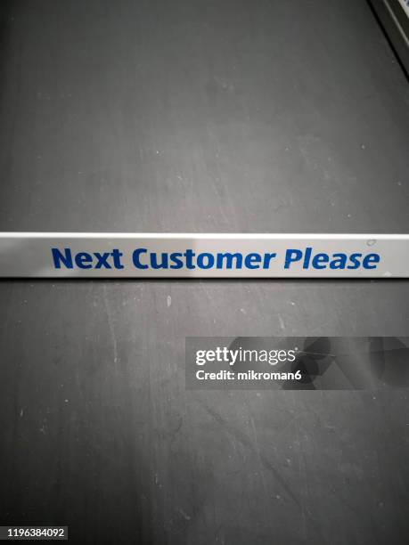 next customer please sign, store check-out - shop till stock-fotos und bilder