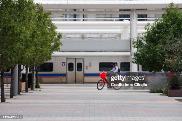 texting and riding a bicycle - co op city stock pictures, royalty-free photos & images