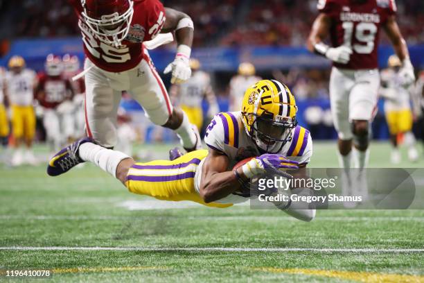 Wide receiver Justin Jefferson of the LSU Tigers rushes for a touchdown in the second quarter against the Oklahoma Sooners during the Chick-fil-A...
