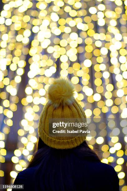 woman standing against illuminated lights - zauberer darstellender künstler stock-fotos und bilder