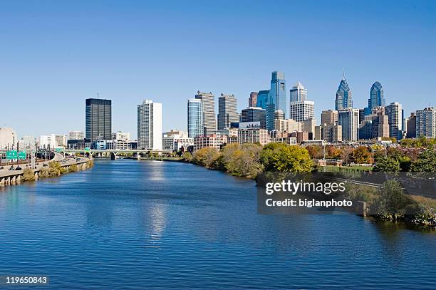 philadelphia skyline and schuylkill river - pennsylvania skyline stock pictures, royalty-free photos & images