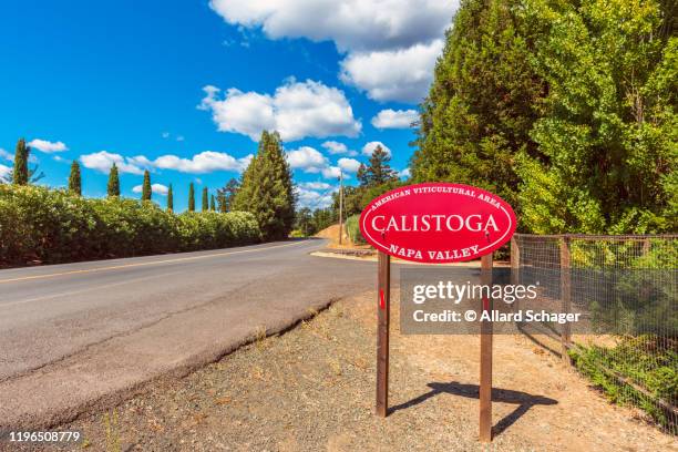 entrance sign to calistoga in napa valley california - californië 個照片及圖片檔