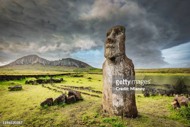 isla de pascua ahu tongariki viajando moai rapa nui - easter island fotografías e imágenes de stock