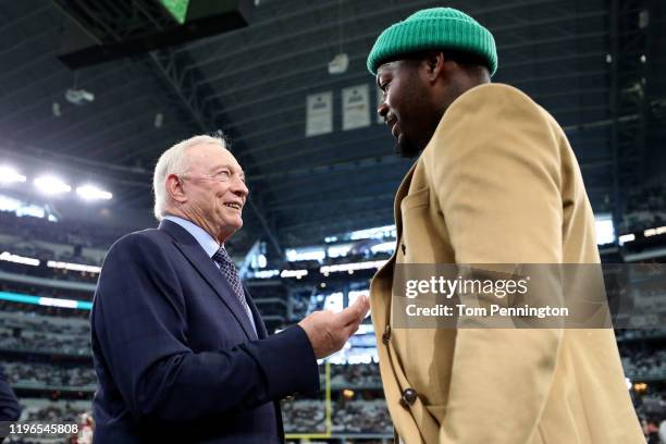 Owner Jerry Jones of the Dallas Cowboys meets with Martellus Bennett before the game against the Washington Redskins at AT&T Stadium on December 29,...