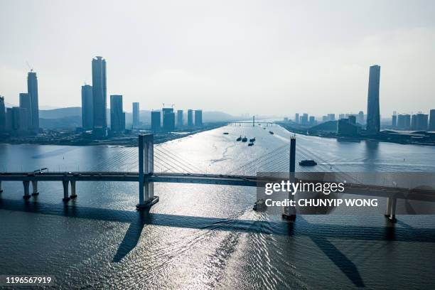 macau sai van bridge - zhuhai stock pictures, royalty-free photos & images