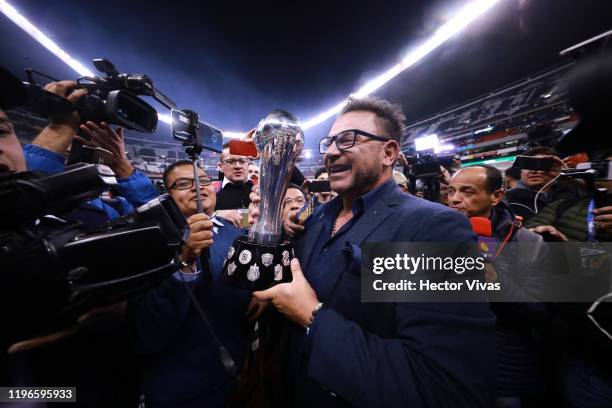 Antonio Mohamed, headcoach of Monterrey celebrates with the champion trophy after the Final second leg match between America and Monterrey as part of...