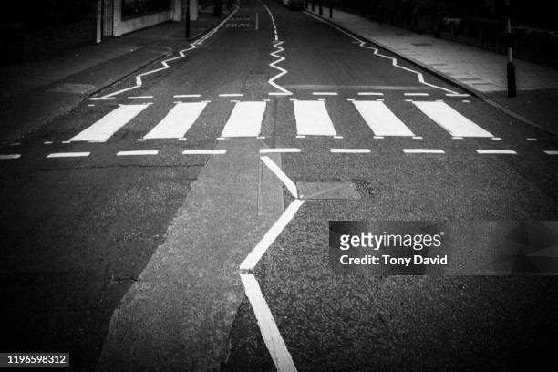 the abbey road zebra crossing - abbey road crossing stock pictures, royalty-free photos & images