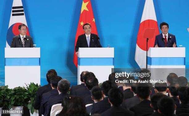 South Korean President Moon Jae-in, Chinese Premier Li Keqiang and Japanese Prime Minister Shinzo Abe attend a joint press conference following the...