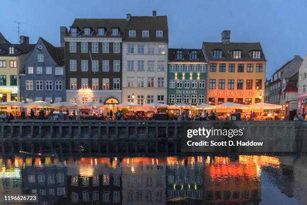 nyhavn, copenhagen - copenhagen canal stock pictures, royalty-free photos & images