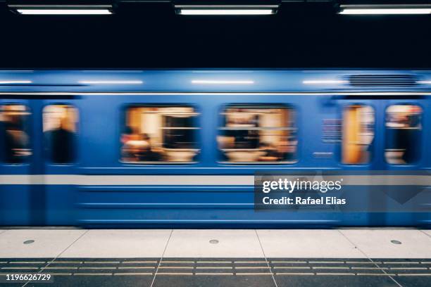 metro in motion - underground rail stockfoto's en -beelden