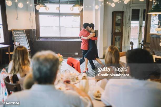 tango dance show im restaurant - tango stock-fotos und bilder
