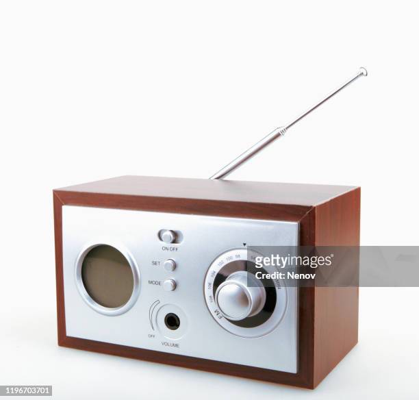 close-up of old retro radio against white background - radio hardware audio imagens e fotografias de stock