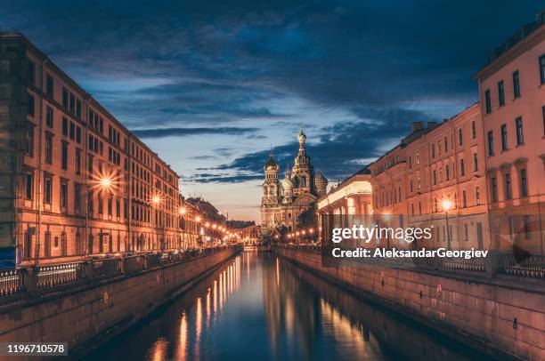 night view of church of savior on spilled blood in st. petersburg, russia - sankt petersburg stock pictures, royalty-free photos & images