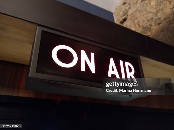 on air - on air sign imagens e fotografias de stock