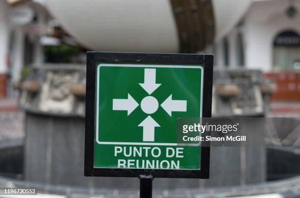 'punto de reunion' sign - practice drill stock pictures, royalty-free photos & images
