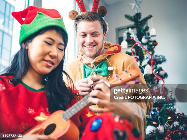 duizendjarige kerstfeest - ugly santa stockfoto's en -beelden