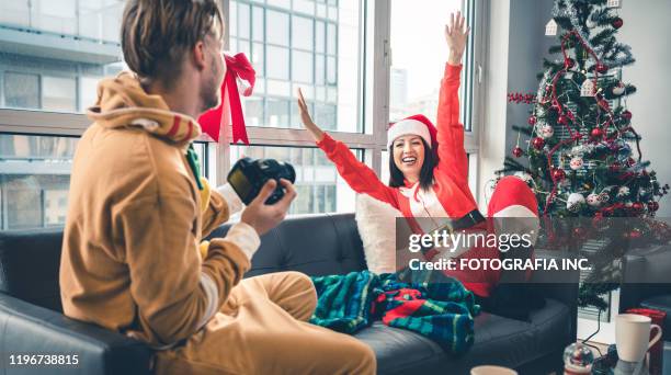 duizendjarige kerstfeest - ugly santa stockfoto's en -beelden