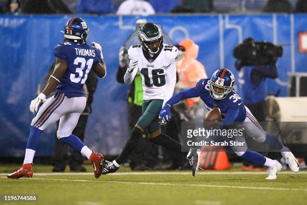 Antonio Hamilton of the New York Giants attempts to catch a pass intended for Deontay Burnett of the Philadelphia Eagles during the second half of...