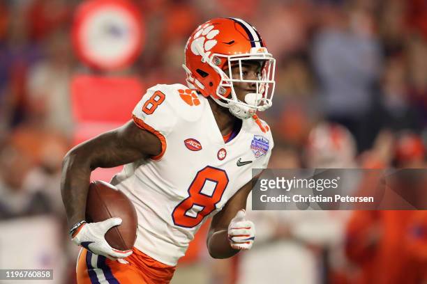 Wide receiver Justyn Ross of the Clemson Tigers runs with the football against the Ohio State Buckeyes during the PlayStation Fiesta Bowl at State...
