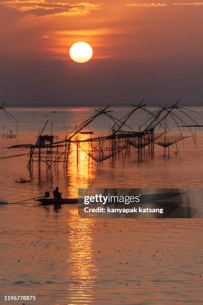 pak pra ,the fisherman village in phatthalung province , south of thailand. - phatthalung province stock-fotos und bilder