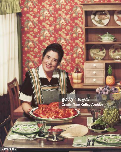 mature woman holding tray of roasted chickens, smiling, portrait - 1962 bildbanksfoton och bilder