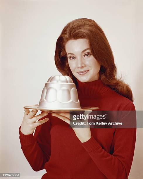 young woman holding jelly mould, smiling, portrait - 1970 stock pictures, royalty-free photos & images