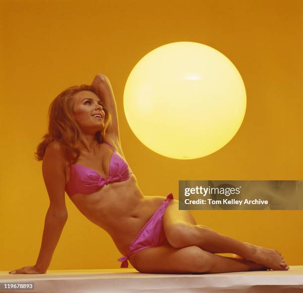 young woman smiling with sun in background - 1970 stock pictures, royalty-free photos & images