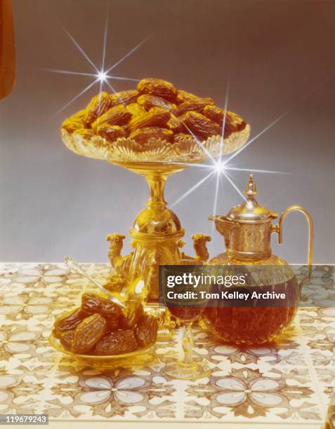 dates in silver bowl with tea, close-up - 1973 stockfoto's en -beelden