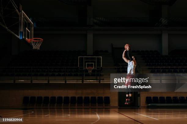 バスケットボール選手撮影 - jump shot ストックフォトと画像